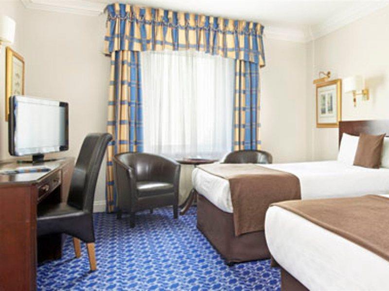 Hotel Leonardo Royal Waterfront 4*