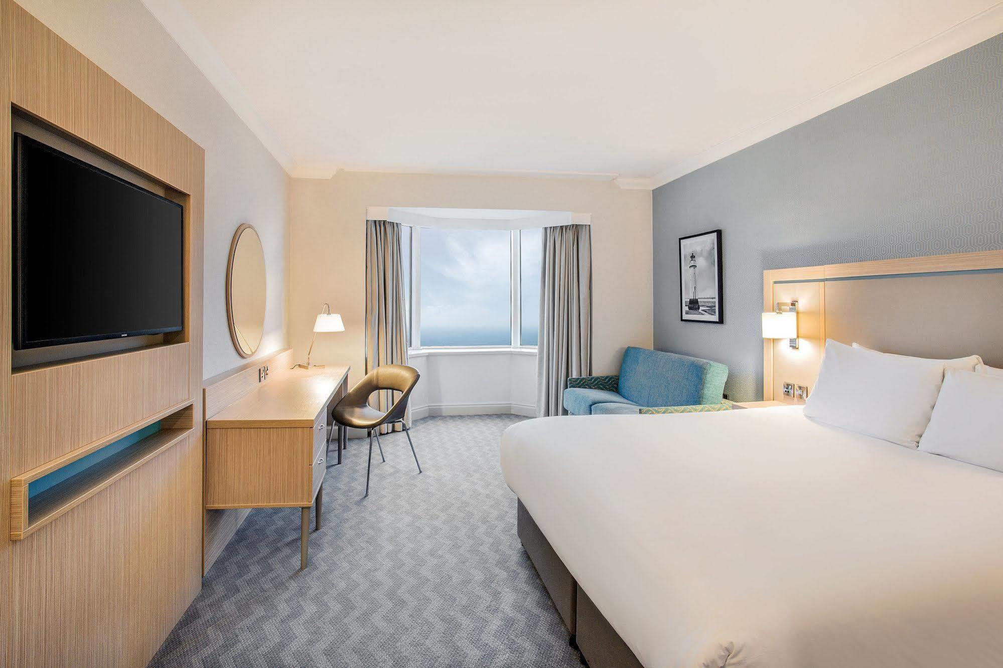 Hotel Leonardo Royal Waterfront 4*